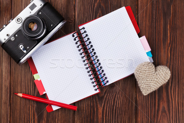 Stockfoto: Valentijnsdag · speelgoed · hart · retro · camera · notepad