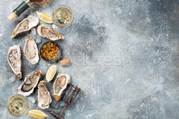 新鮮 牡蠣 白葡萄酒 石 表 頂部 商業照片 © karandaev