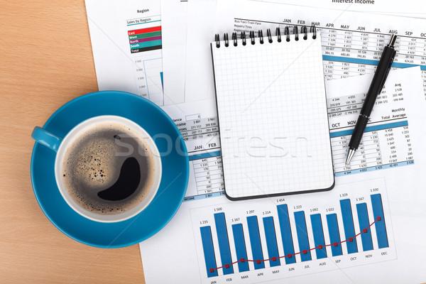 Stock foto: Kaffeetasse · zeitgenössischen · Arbeitsplatz · finanziellen · Papiere · Bürobedarf