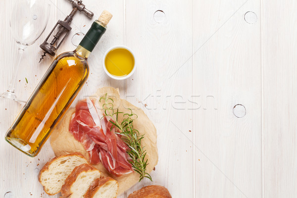 Prosciutto wina parmezan oliwy drewniany stół górę Zdjęcia stock © karandaev