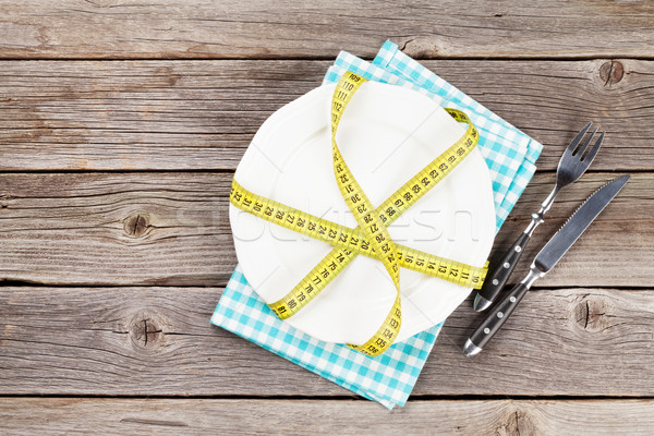 Sağlıklı gıda plaka çatal bıçak şerit metre ahşap masa Stok fotoğraf © karandaev