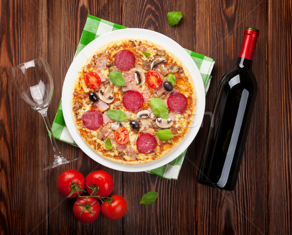 Italien pizza pepperoni tomates olives basilic [[stock_photo]] © karandaev