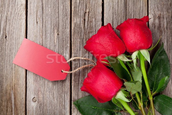 Día de san valentín rosas rojas madera etiqueta superior Foto stock © karandaev