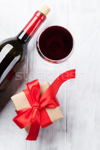 Foto stock: Vino · tinto · caja · de · regalo · mesa · de · madera · superior · vista · boda