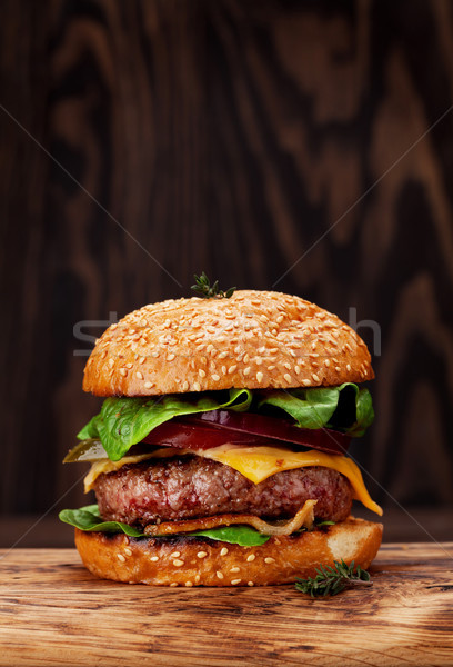 Smakelijk gegrild hamburger rundvlees tomaat Stockfoto © karandaev