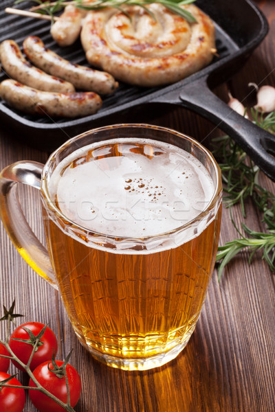 Stock foto: Bier · mug · gegrillt · Würstchen · Holztisch · Essen