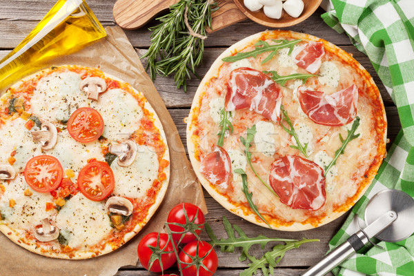 Stok fotoğraf: Pizza · prosciutto · domates · mantar · mozzarella · ahşap · masa