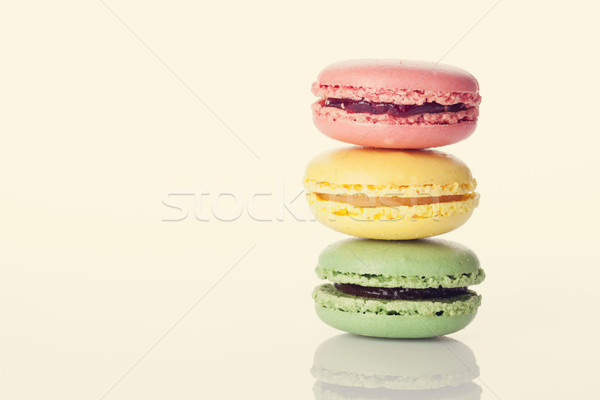 Colorat dulce macarons culoare spatiu copie alimente Imagine de stoc © karandaev