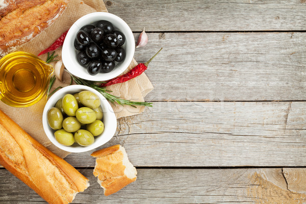 Nourriture italienne apéritif olives pain épices table en bois [[stock_photo]] © karandaev