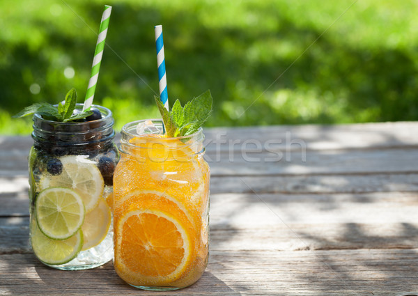 Frischen Limonade jar Sommer Früchte Beeren Stock foto © karandaev