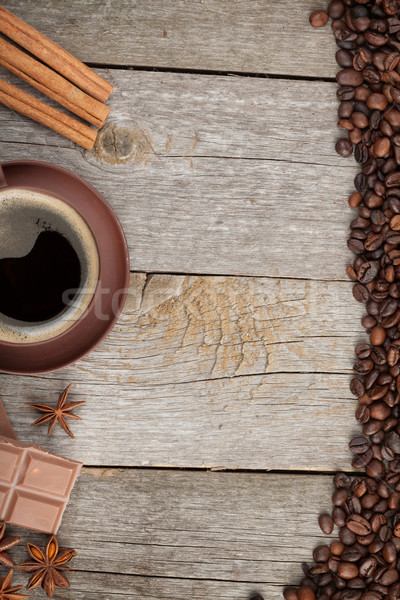Tasse de café épices chocolat table en bois texture espace de copie Photo stock © karandaev