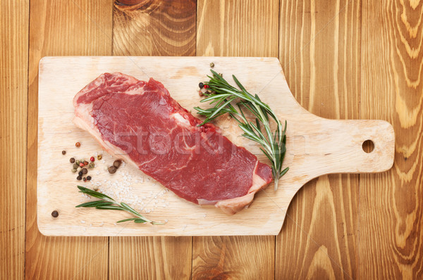 Ruw lendenen biefstuk rosmarijn specerijen Stockfoto © karandaev