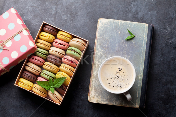 Stok fotoğraf: Renkli · kahve · taş · tablo · tatlı · macarons