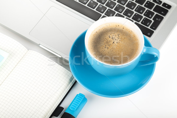 Kék kávéscsésze laptop irodaszerek közelkép fehér Stock fotó © karandaev