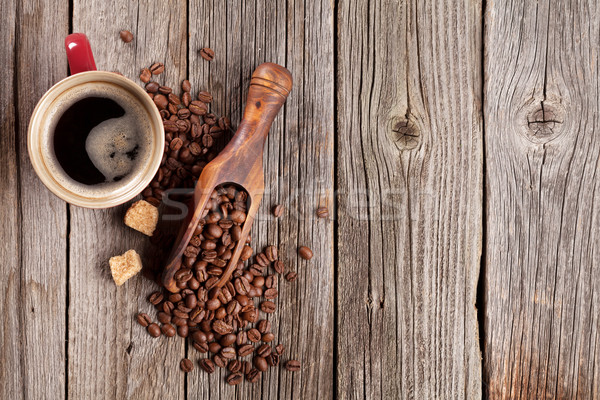 Taza de café frijoles mesa de madera azúcar moreno superior vista Foto stock © karandaev