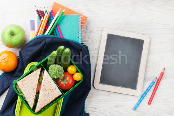 Déjeuner boîte fournitures scolaires légumes sandwich table en bois [[stock_photo]] © karandaev