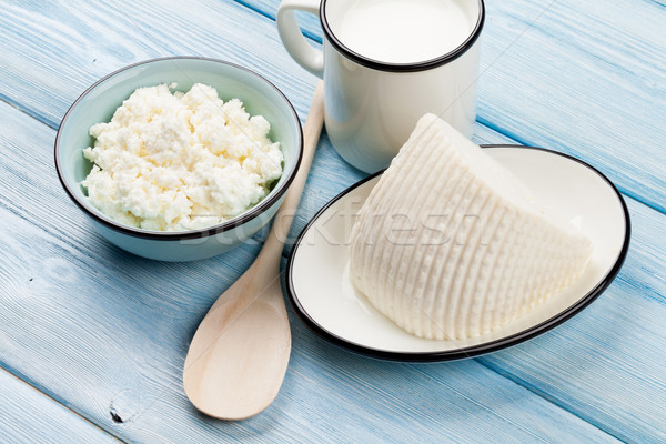 Lapte brânză masa de lemn fundal tabel Imagine de stoc © karandaev
