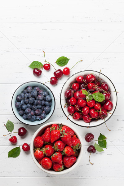 Foto stock: Frescos · verano · bayas · cereza · arándano · fresa