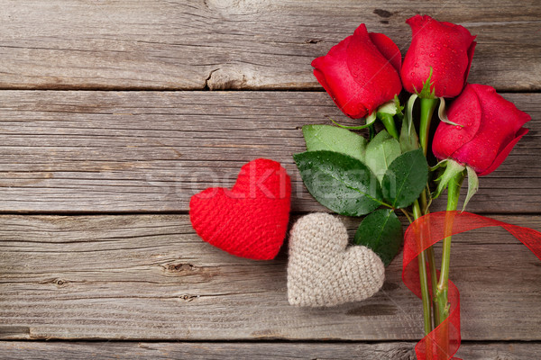 Foto stock: Rosas · rojas · día · de · san · valentín · corazones · superior · vista