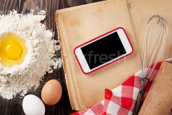 Imagine de stoc: Masa · de · bucatarie · ingrediente · telefon · smartphone · ecran