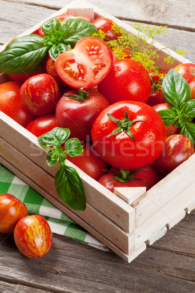 Stok fotoğraf: Taze · olgun · bahçe · domates · fesleğen · ahşap · masa