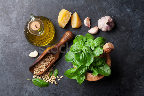 Pesto sos ingrediente gătit busuioc ulei de măsline Imagine de stoc © karandaev