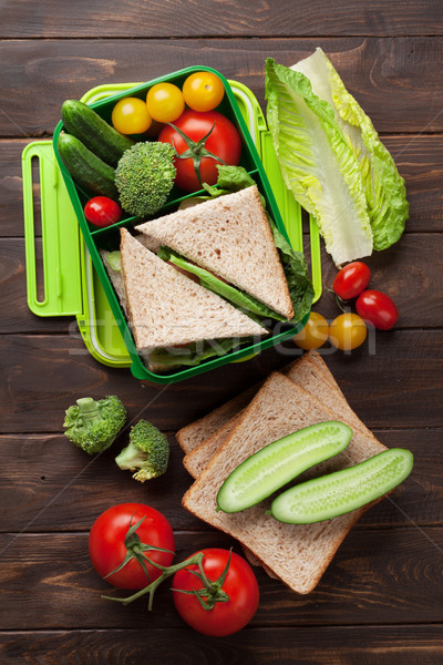 Lunch vak groenten sandwich houten tafel Stockfoto © karandaev