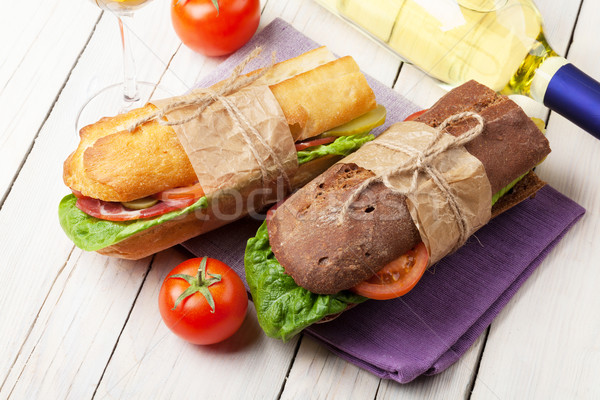 Сток-фото: два · Бутерброды · белое · вино · деревянный · стол · древесины · хлеб