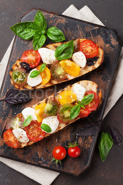 Stockfoto: Bruschetta · tomaten · mozzarella · basilicum · kerstomaatjes