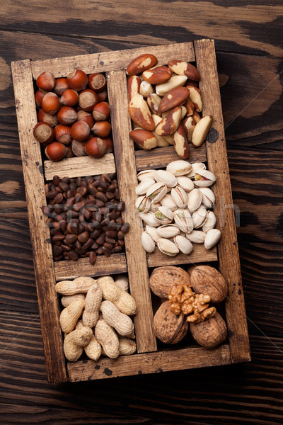 Unterschiedlich Nüsse Erdnüsse Haselnüsse Pistazien Holz Stock foto © karandaev