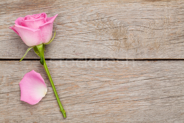 Rózsaszín rózsa virág szirom fa asztal copy space tavasz Stock fotó © karandaev