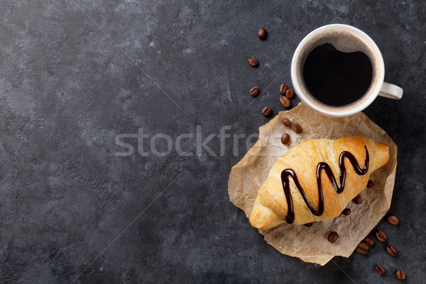 Frescos casero croissant chocolate café piedra Foto stock © karandaev