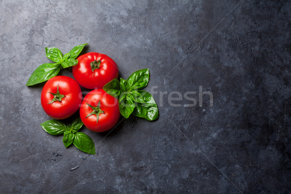 Fresche maturo giardino pomodori basilico pietra Foto d'archivio © karandaev