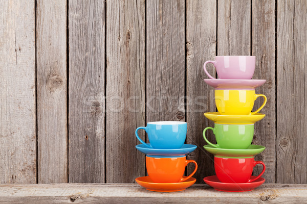 [[stock_photo]]: Coloré · tasses · de · café · plateau · rustique · bois · mur