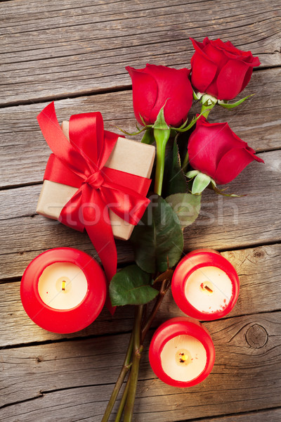 Foto d'archivio: San · valentino · biglietto · d'auguri · Rose · Red · fiori · candele · scatola · regalo
