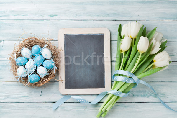 Foto d'archivio: Easter · eggs · lavagna · bianco · tulipani · bouquet · legno