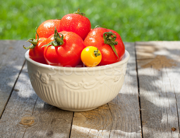 Taze olgun renkli domates çanak ahşap masa Stok fotoğraf © karandaev