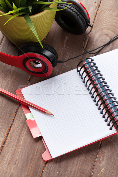 Desk notepad cuffie ufficio legno fiore Foto d'archivio © karandaev