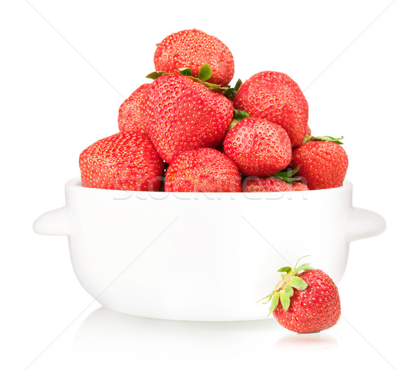 [[stock_photo]]: Bol · fraise · isolé · blanche · jardin · été