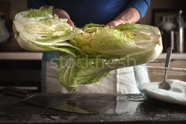 Stockfoto: Vrouw · voorbereiding · chinese · kool · handen · blad