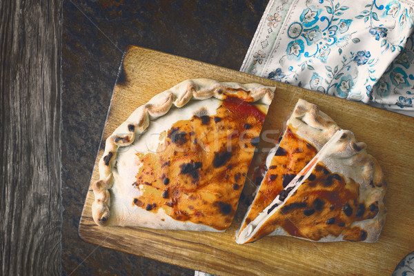 Geschnitten Holzbrett horizontal Pizza Hintergrund Küche Stock foto © Karpenkovdenis