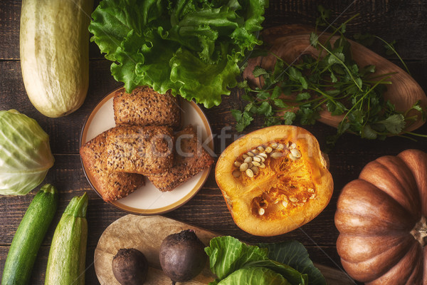 Stockfoto: Graan · brood · verschillend · plantaardige · houten · tafel · top