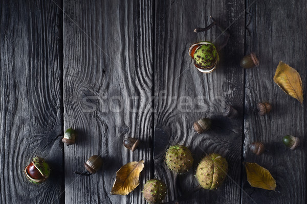 Jesienią prezenty drewniany stół górę widoku liści Zdjęcia stock © Karpenkovdenis