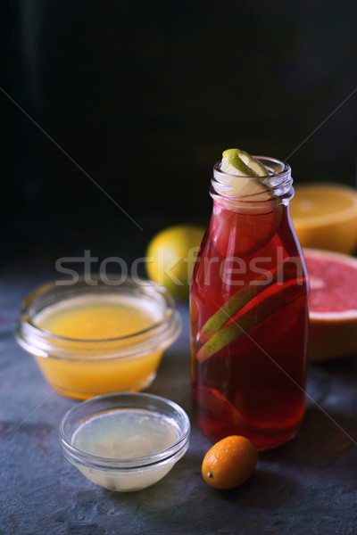 Foto stock: Vidrio · botella · agrios · cóctel · oscuro · piedra