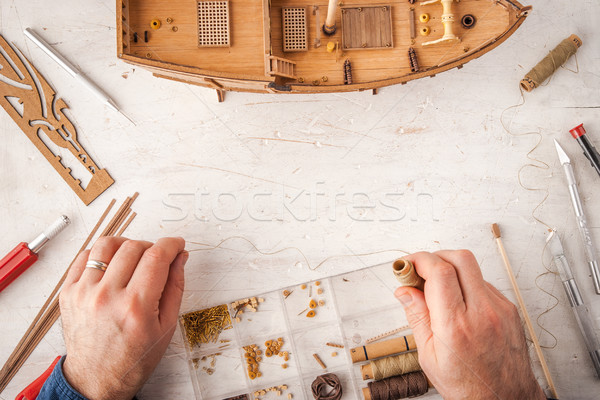 Człowiek statku model biały tabeli poziomy Zdjęcia stock © Karpenkovdenis