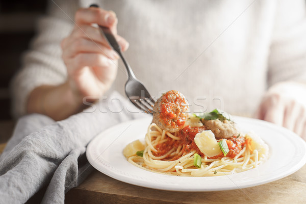 женщину еды спагетти горизонтальный ресторан Сток-фото © Karpenkovdenis