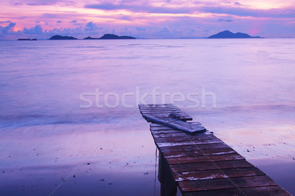 Zonsondergang houten pier licht zee achtergrond Stockfoto © kawing921