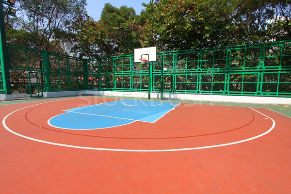 Cancha de baloncesto cielo fondo gimnasio azul Foto stock © kawing921