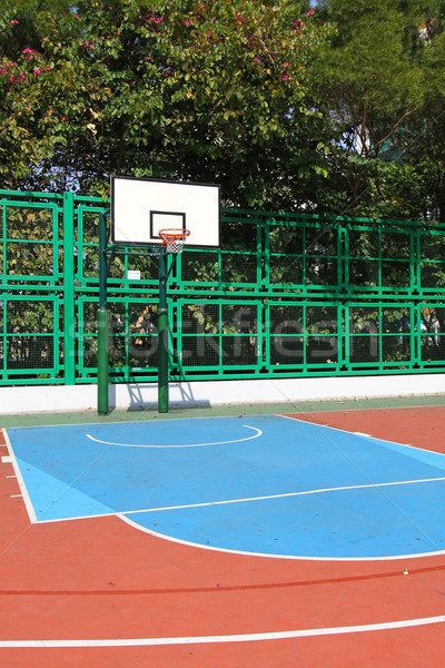 Cancha de baloncesto cielo fondo gimnasio azul diversión Foto stock © kawing921