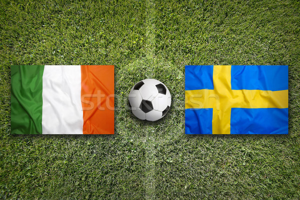 Irlande vs Suède drapeaux terrain de football vert Photo stock © kb-photodesign